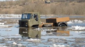 ГАЗ-66 с мотором ВАЗ прёт вброд по льдам! The Soviet truck is rushing through the ice
