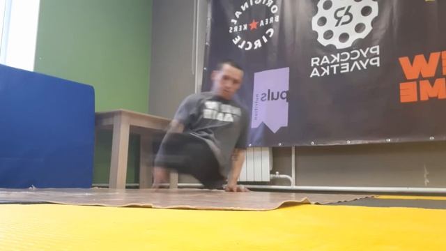 Простенькая и в то же время, крутая связка брейк-элементов смотреть онлайн