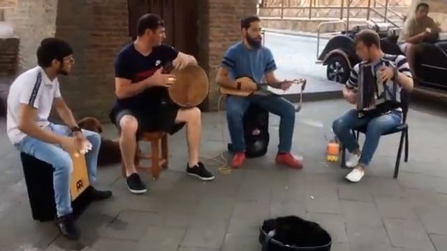 Грузины зажигают на барабанах #грузия #музыкагрузия #танцыгрузия #тбилиси #хинкалигрузия #батуми смотреть онлайн