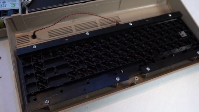 Building A Commodore 64 That Can Play Modern Games! смотреть онлайн