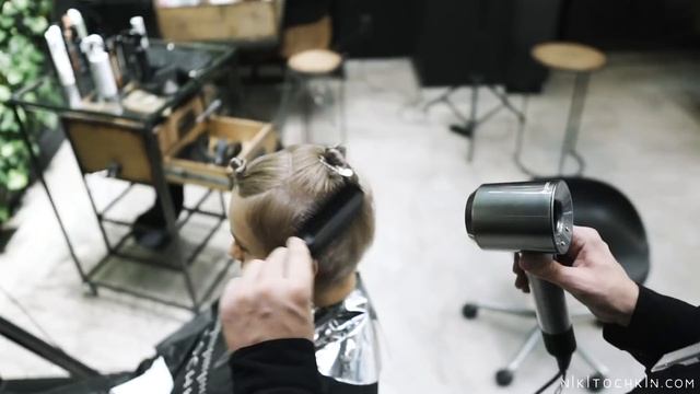 SHORT LAYERED HAIRCUT: mix of layers, graduation and disconnection - NIKITOCHKIN смотреть онлайн