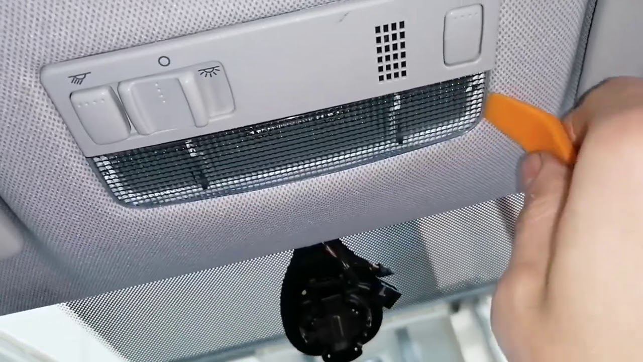 Skoda Rapid замена лобового стекла.