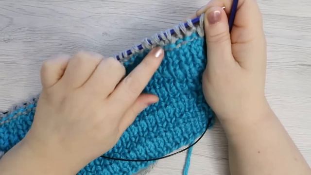 Мастер-класс шапка спицами с красивым узором. Как связать шапку. Вязание для начинающих. смотреть онлайн