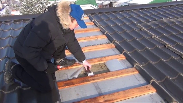 Конденсат на кровле неправильная пароизоляция. Ремонт кровли от Кровмонтаж. (Часть№ смотреть онлайн