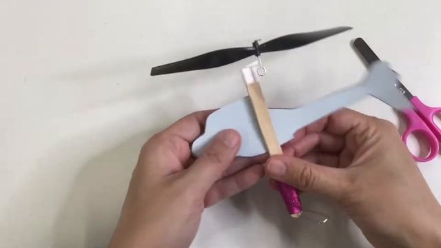 Rubber band helicopter / Вертолет на резинках / Helicóptero de Ligas смотреть онлайн
