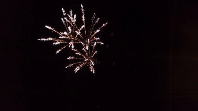 Праздничный салют в Ильичёвске в честь 71-ой годовщины Великой Победы смотреть онлайн