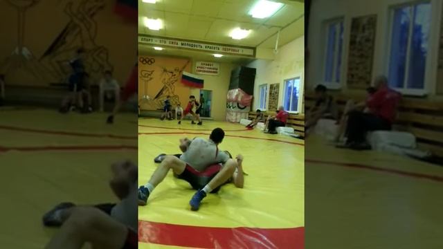 Тренировка-отработка броска прогибом-зависом смотреть онлайн