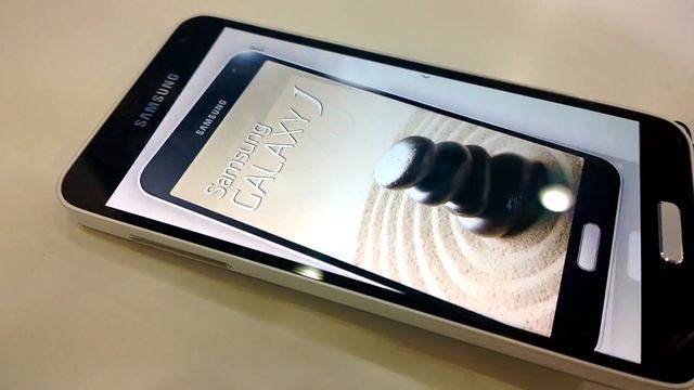 Samsung Galaxy J Unboxing & Comparison смотреть онлайн