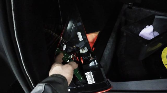 Mersedes-Benz ML/GL 350 РЕМОНТ ЗАДНЕГО ФОНАРЯ/ смотреть онлайн