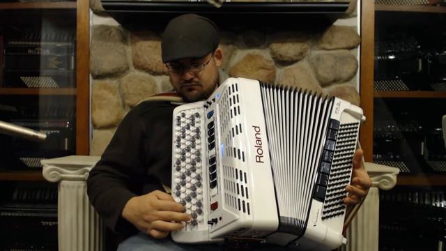 2024 - White Roland FR 3sb Digital Chromatic Button Accordion $1195 смотреть онлайн