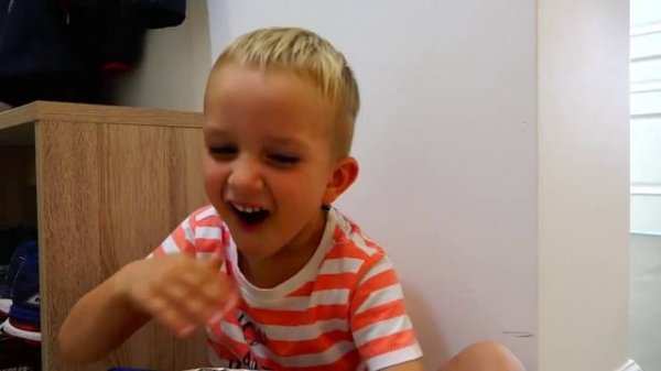 Bad Baby Steals Chips! Johny Johny Yes Papa Song Nursery Rhymes Song & Learn colors  for Kids