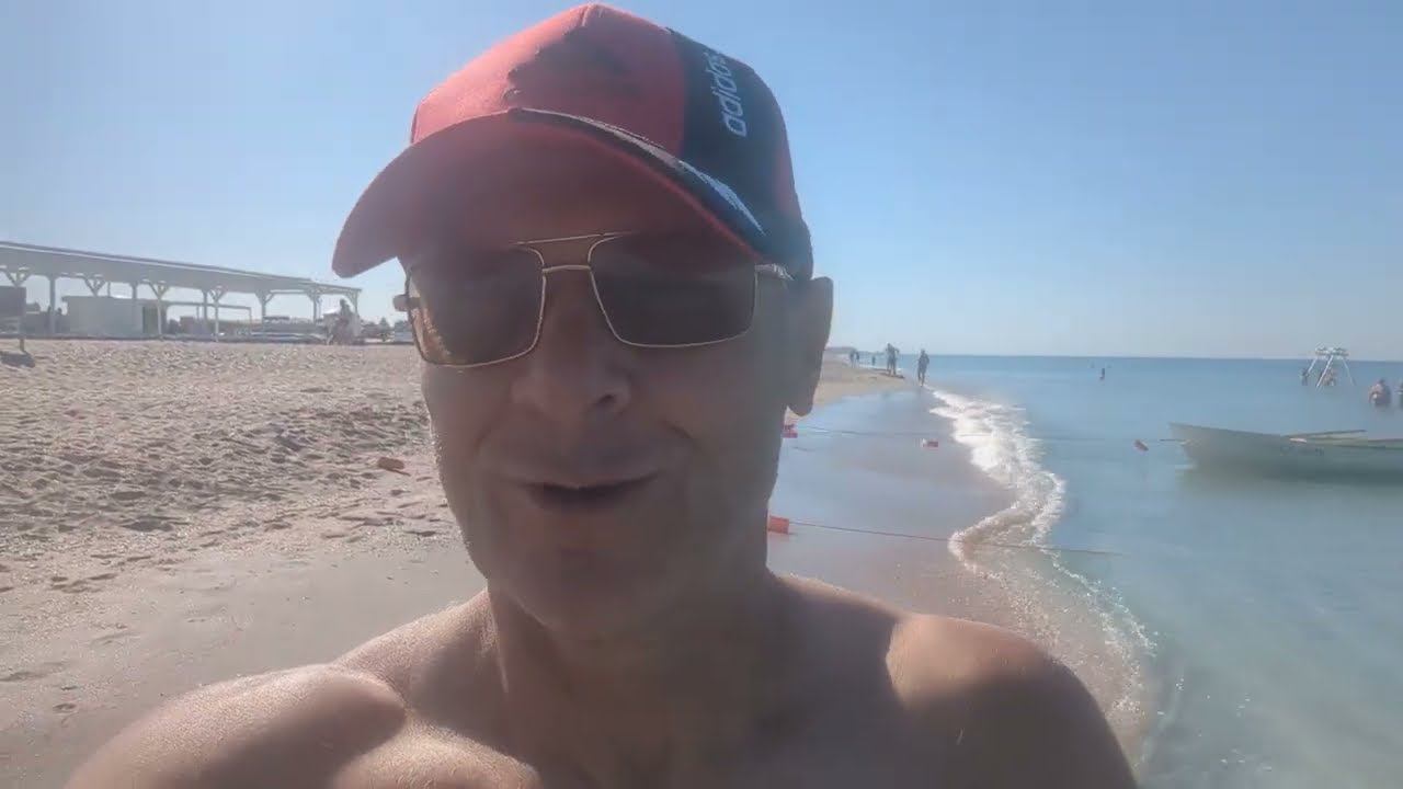 Много больших медуз и мало людей. Крымские Мальдивы, коса Южная опять порадовала!!! смотреть онлайн