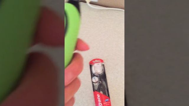 Colgate 360 зубная щетка на батарейках. Полезный гаджет для полости рта смотреть онлайн