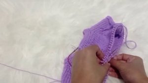 Кардиган Лили спицами ?. реглан сверху. узором колечки.