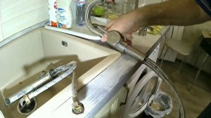 Меняем (снять и поставить) смеситель на кухне своими руками.