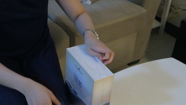 UNBOXING: YOUNG LIVING PREMIUM STARTER KIT with DEW DROP DIFFUSER смотреть онлайн
