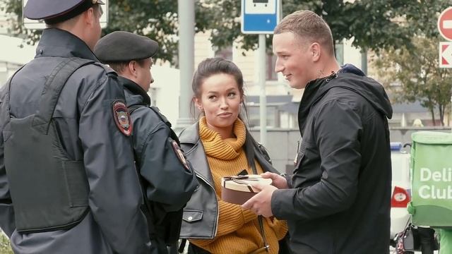 EDWARD BIL ПРАНК ОПАСНЫЕ ГОПНИКИ БЫКУЕМ НА ПРОХОЖИХ реакция ЛЮДЕЙ С УЛИЦЫ смотреть онлайн