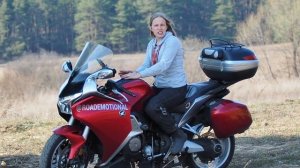 Honda VFR1200F (Тест от Ксю) - рубрика "Кому за сто!"