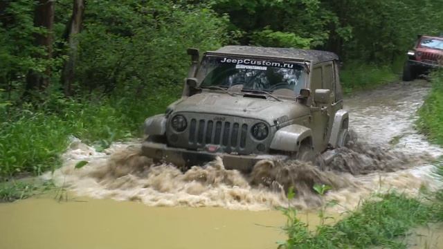 Тут люди прощаются с бездорожьем... Wrangler на лапах! смотреть онлайн