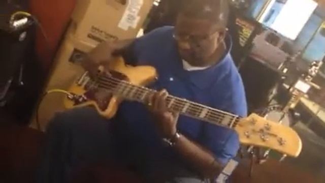 Ibanez TMB605 смотреть онлайн