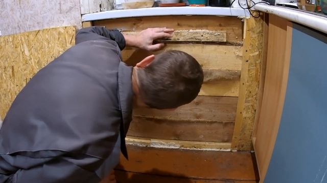 Начали движуху на кухне деревенского дома и будем делать два дела сразу! смотреть онлайн