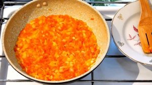 Хек тушеный с морковью и луком в томатном соусе. Рецепт очень вкусной рыбы!