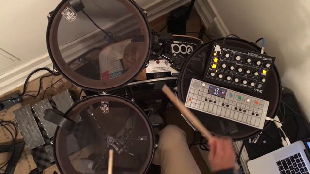 Sensory Percussion + Moog Minitaur Sequence смотреть онлайн