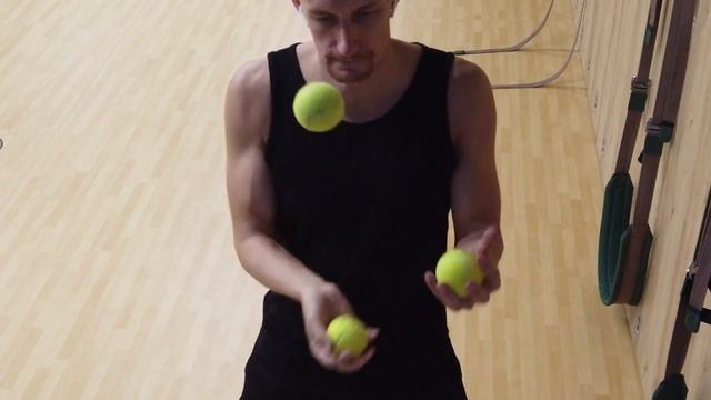 Как научиться жонглировать 3 мячами смотреть онлайн