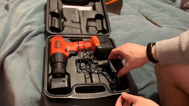 Распаковка дрели-шуруповёрта Black+Decker CD121K смотреть онлайн