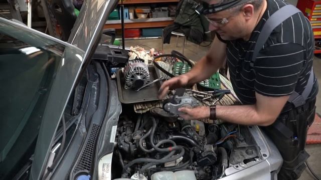 Volvo V50 1.6 Diesel - ALTERNATOR & BELT REPLACEMENT смотреть онлайн