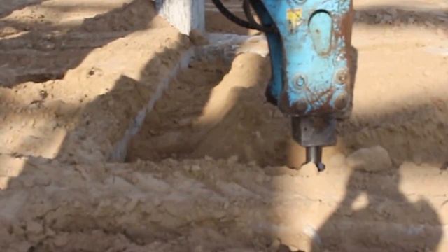 Уплотнение грунтов с помощью трамбовки на базе экскаватора JCB смотреть онлайн