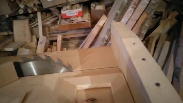 Самодельная каретка на станок Белмаш СДМ 2500м. Новшества для удобства пиления смотреть онлайн