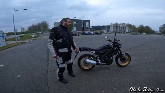 Honda DAX ST125 vs Yamaha XSR125 Legacy. Pourquoi rouler triste? #hondamotorcycles #yamaha смотреть онлайн