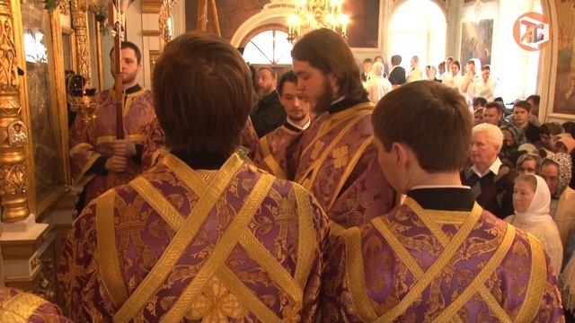 Митрополит Крутицкий и Коломенский Ювеналий в Андреевском Спасском храме смотреть онлайн