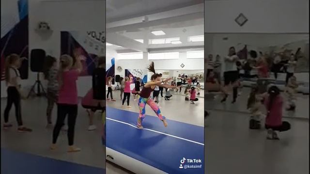 Акробатика - рондат, фляк, сальто (раннее раскрытие группировки) смотреть онлайн
