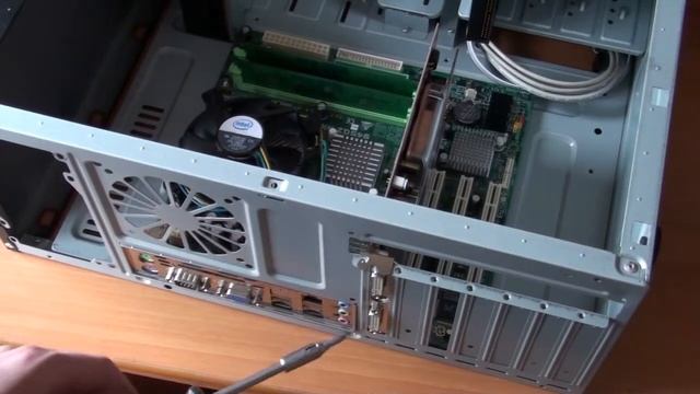 Сборка компьютера. Устанавливаем видеокарту. (Михаил Зуев - Издательство Info-DVD) смотреть онлайн