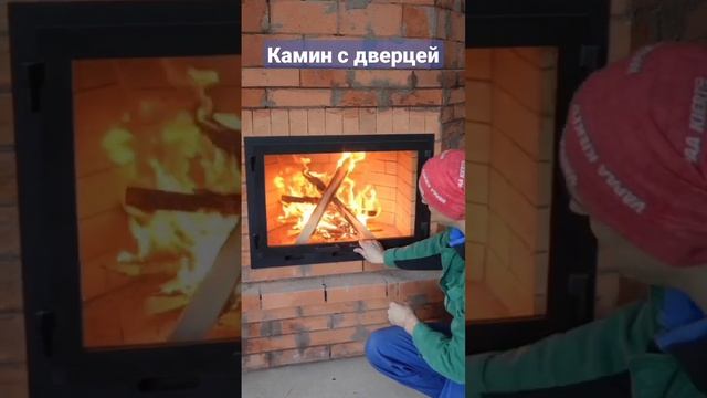 Кирпичный камин с большой дверцей. смотреть онлайн