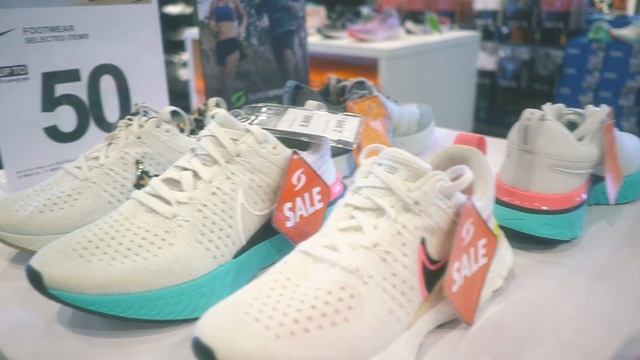 ชี้เป้า มีนาคม 2022: Nike React Infinity Run รุ่น 1 และ 2 ลดราคาที่ Supersports!! смотреть онлайн