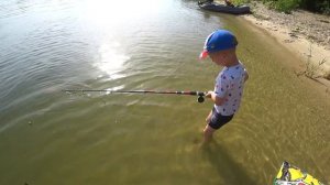 Рыбалка на Дону. Ловля рыбы на поплавок. Сын учится ловить. Рыбалка летом.