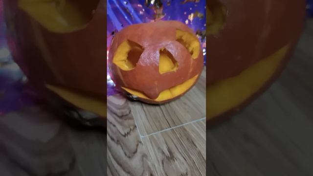 ТЫКВА НА ХЭЛЛОУИН / БАСИК ГОТОВИТСЯ К ХЭЛЛОУИНУ #SHORTS #ХЭЛЛОУИН смотреть онлайн