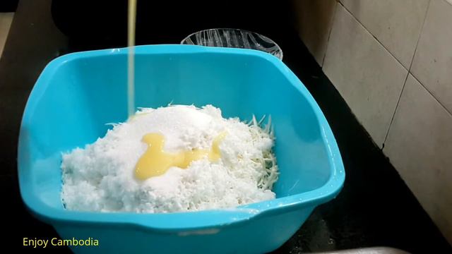 How To Steam Yucca Root Dessert_Khmer Dessert