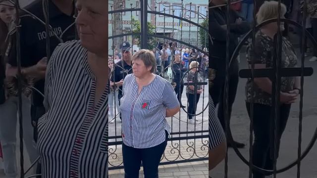 Молитовне стояння віруючих біля храму ап. Іоанна Богослова с. Волиця Хмельницької єпархії УПЦ смотреть онлайн