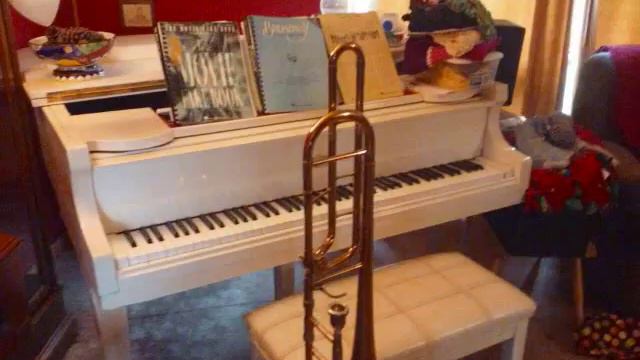 Trombone Solo - Hark! The Herald Angels Sing - from Tons of Tunes смотреть онлайн
