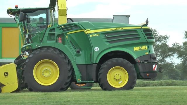 John Deere 8700i + 7230R tractor +++ gras harvest in Germany смотреть онлайн