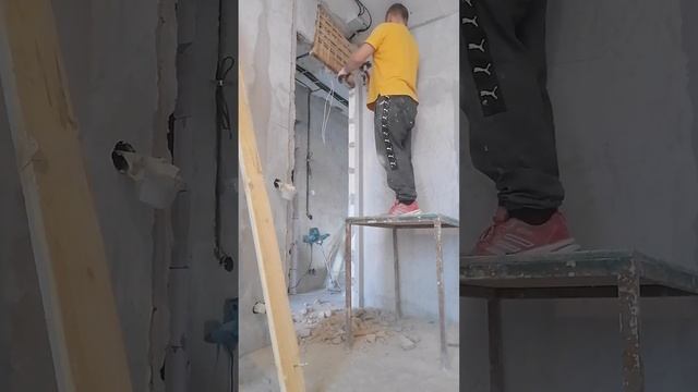 Демонтаж деревянной перемычки. убираем лишние слои штукатурки. смотреть онлайн