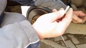 73 Как самому заменить задние колодки на Тигуане 2012 года