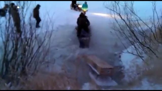 Прогулка на снегоходах -30 смотреть онлайн