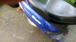 скутер стреляет из выхлопной