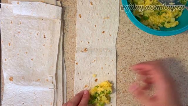 Вкусный и быстрый завтрак всего за 15мин!!!Конвертики из лаваша с сыром и картошкой.Треугольники смотреть онлайн