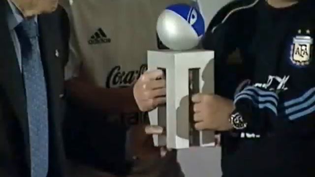 Месси получил приз Ди Стефано